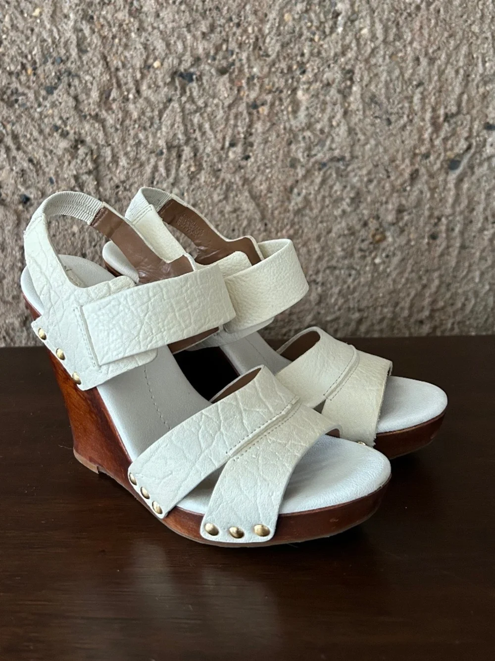 BCBGMAXAZRIA Ivory Leather Platform Wedge Sandals – Size 6.5